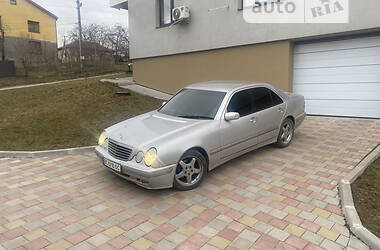 Седан Mercedes-Benz E-Class 2000 в Львове