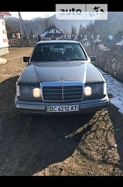 Седан Mercedes-Benz E-Class 1993 в Косові