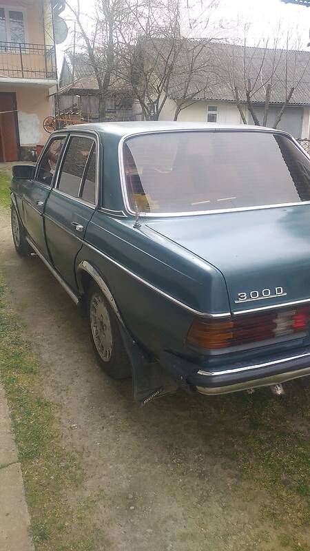 Седан Mercedes-Benz E-Class 1977 в Болехове