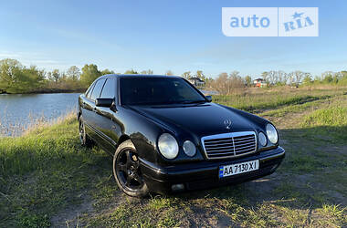 Седан Mercedes-Benz E-Class 1998 в Киеве