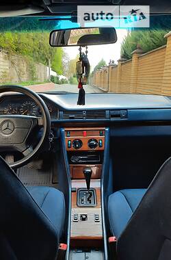 Седан Mercedes-Benz E-Class 1994 в Хмельницькому