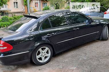 Седан Mercedes-Benz E-Class 2002 в Києві