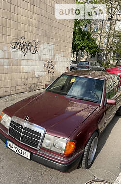 Седан Mercedes-Benz E-Class 1992 в Киеве