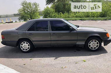 Седан Mercedes-Benz E-Class 1988 в Рівному