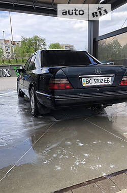 Седан Mercedes-Benz E-Class 1992 в Дрогобыче