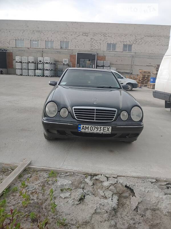 Седан Mercedes-Benz E-Class 2001 в 