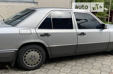 Седан Mercedes-Benz E-Class 1994 в Львові