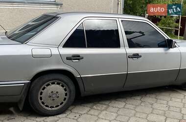 Седан Mercedes-Benz E-Class 1994 в Львове