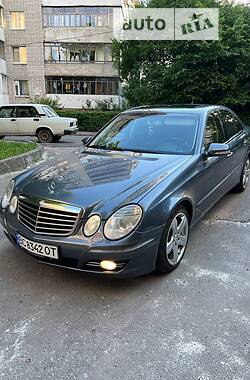 Седан Mercedes-Benz E-Class 2006 в Львове