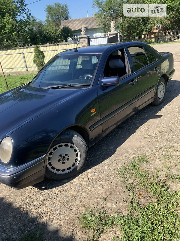 Седан Mercedes-Benz E-Class 1997 в Черновцах