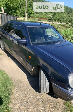 Седан Mercedes-Benz E-Class 1997 в Черновцах