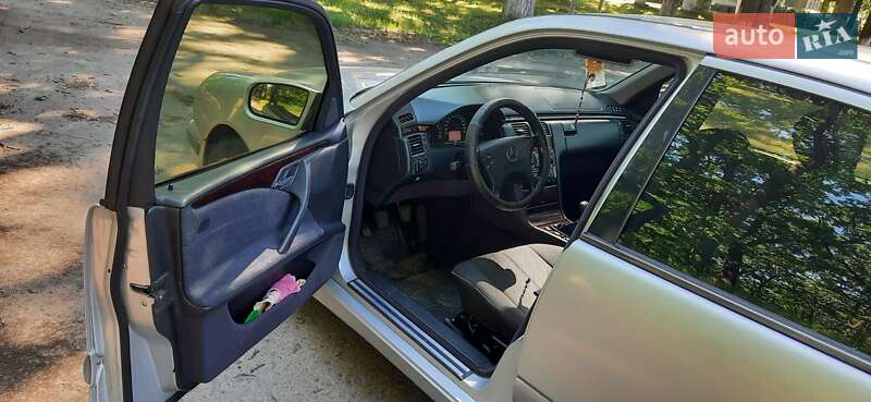 Седан Mercedes-Benz E-Class 1999 в Львові