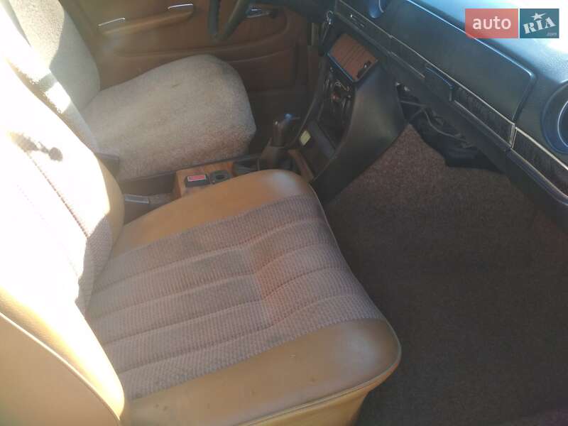 Седан Mercedes-Benz E-Class 1979 в Тернополі