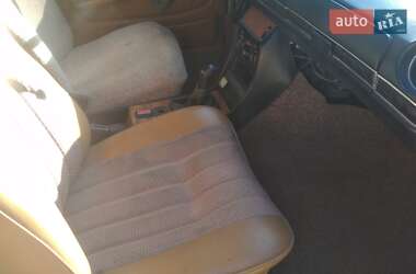 Седан Mercedes-Benz E-Class 1979 в 