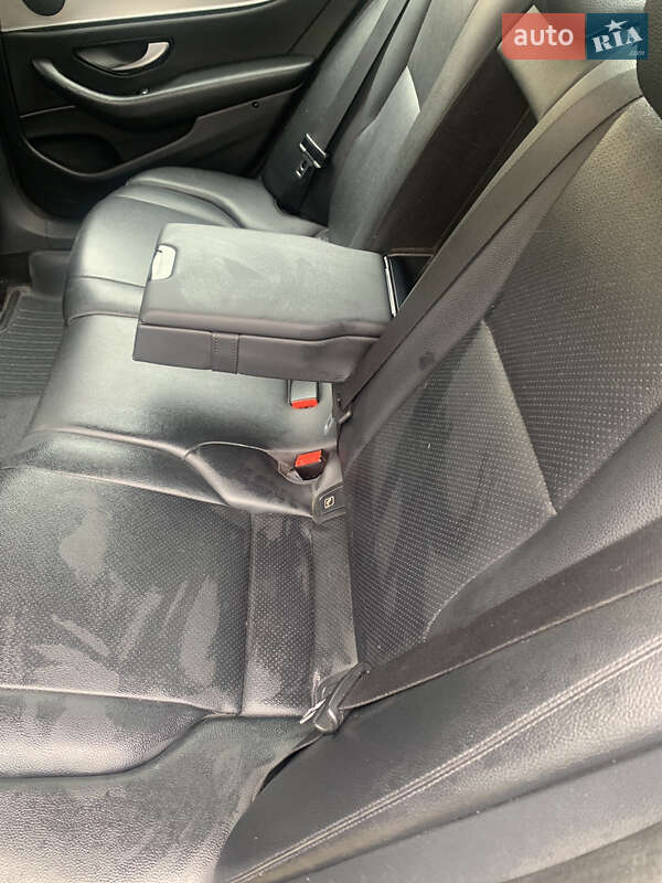 Седан Mercedes-Benz E-Class 2016 в Черновцах