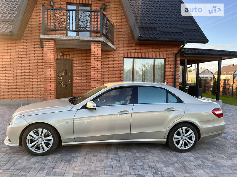 Седан Mercedes-Benz E-Class 2011 в Луцьку