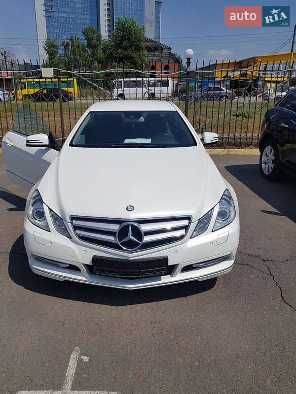 Купе Mercedes-Benz E-Class 2011 в Киеве