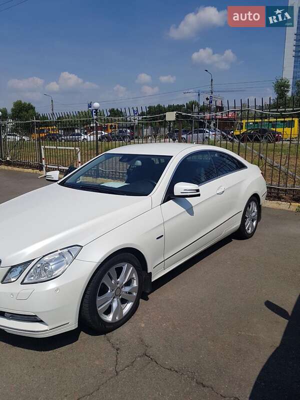 Купе Mercedes-Benz E-Class 2011 в Киеве