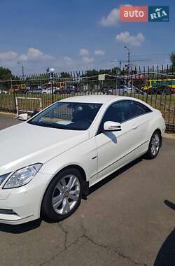 Купе Mercedes-Benz E-Class 2011 в 