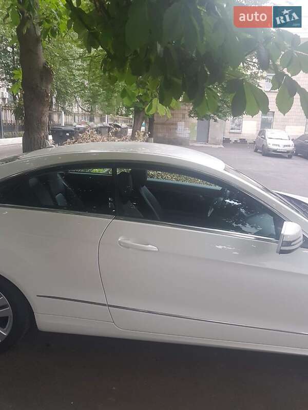 Купе Mercedes-Benz E-Class 2011 в Киеве