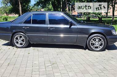 Седан Mercedes-Benz E-Class 1992 в Харкові