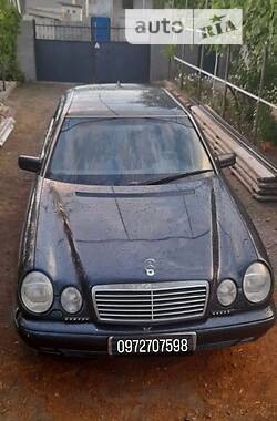 Седан Mercedes-Benz E-Class 1998 в Сарате