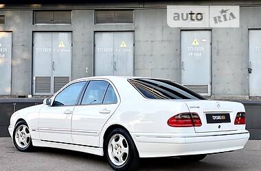 Седан Mercedes-Benz E-Class 2000 в 