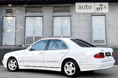 Седан Mercedes-Benz E-Class 2000 в 