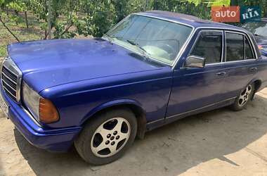 Седан Mercedes-Benz E-Class 1982 в Николаеве