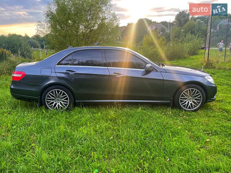 Седан Mercedes-Benz E-Class 2012 в Харькове