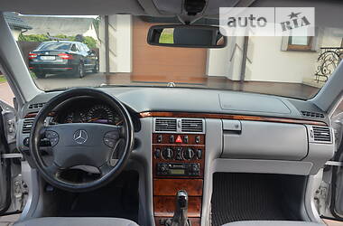 Седан Mercedes-Benz E-Class 2002 в Дубно