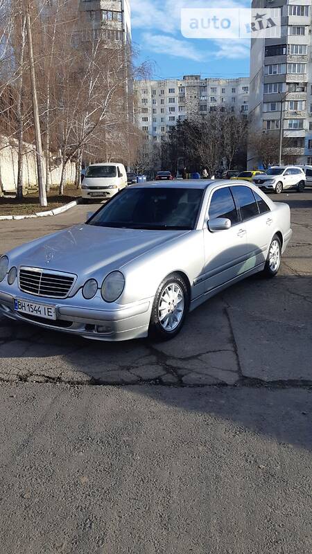 Седан Mercedes-Benz E-Class 2001 в Одессе