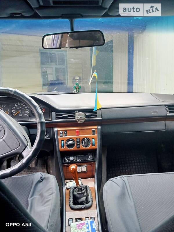 Седан Mercedes-Benz E-Class 1994 в Монастирищеві