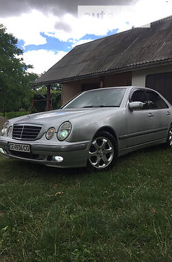 Седан Mercedes-Benz E-Class 2001 в Чернівцях