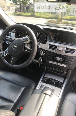 Седан Mercedes-Benz E-Class 2013 в Черновцах