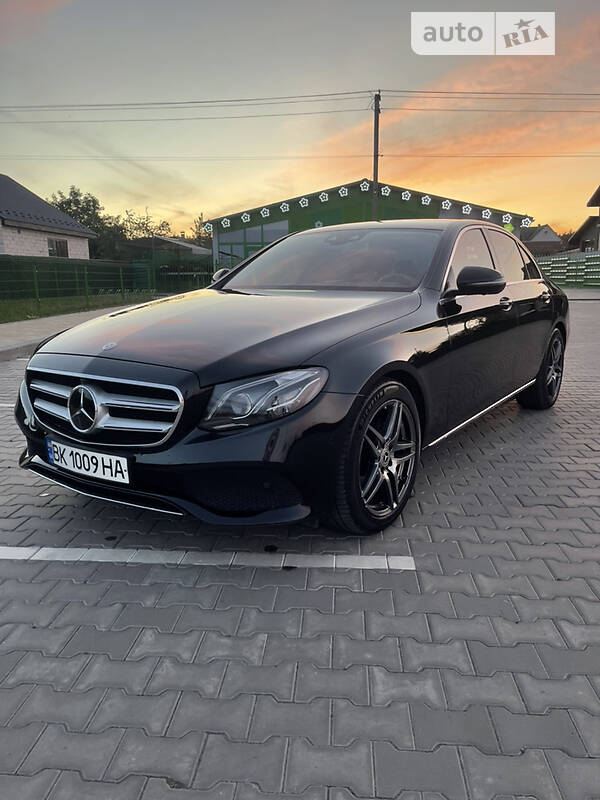Седан Mercedes-Benz E-Class 2016 в Вараше
