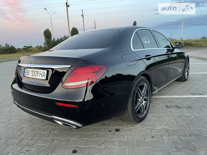Седан Mercedes-Benz E-Class 2016 в Вараше