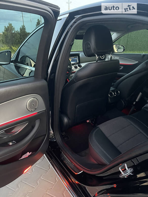 Седан Mercedes-Benz E-Class 2016 в Вараше