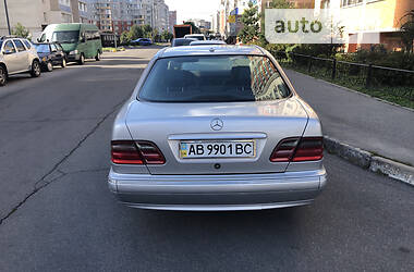 Седан Mercedes-Benz E-Class 2000 в Виннице