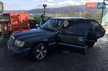 Седан Mercedes-Benz E-Class 1995 в Вижнице