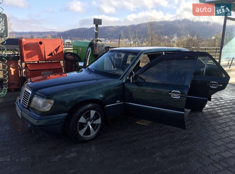 Седан Mercedes-Benz E-Class 1995 в Вижнице