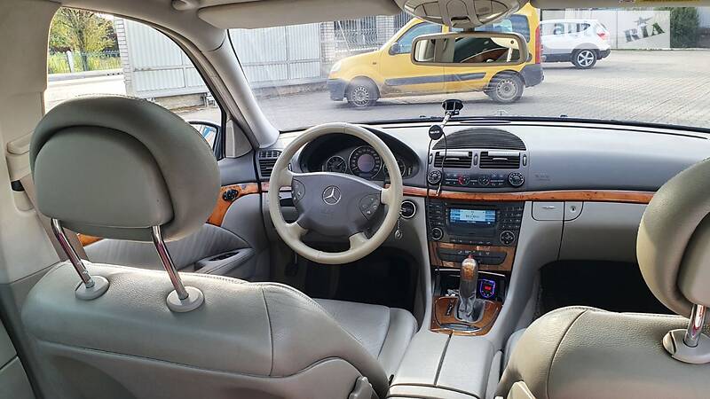 Седан Mercedes-Benz E-Class 2004 в Надворной