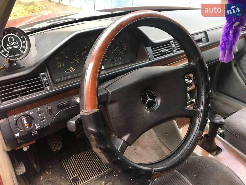 Седан Mercedes-Benz E-Class 1987 в Заставной