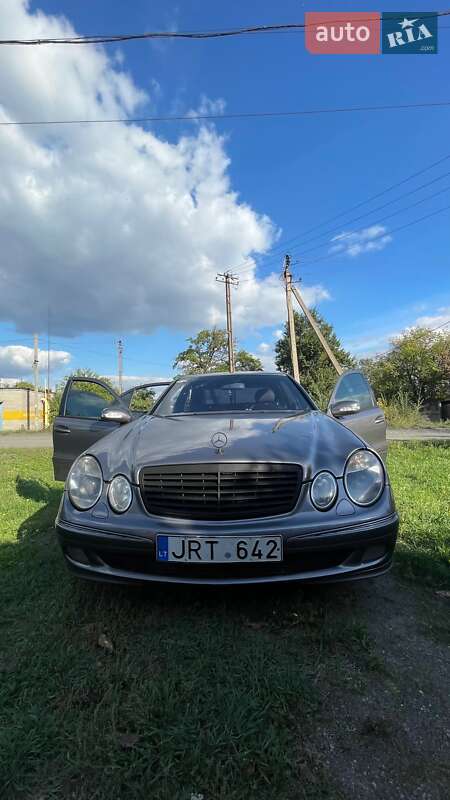 Седан Mercedes-Benz E-Class 2004 в Днепре