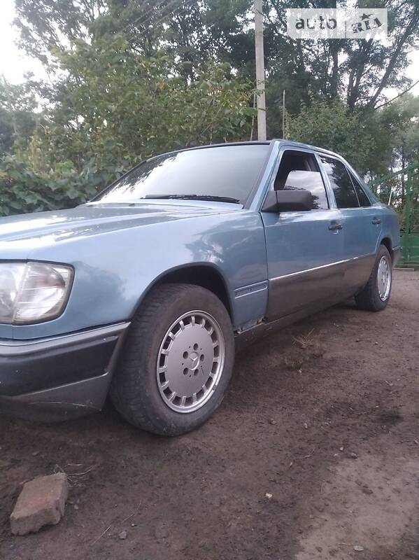 Седан Mercedes-Benz E-Class 1986 в Львове