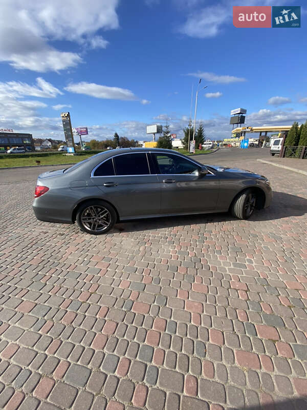 Седан Mercedes-Benz E-Class 2016 в Львове