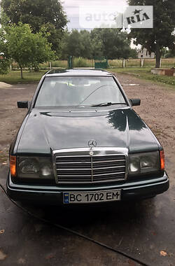 Седан Mercedes-Benz E-Class 1988 в Львові