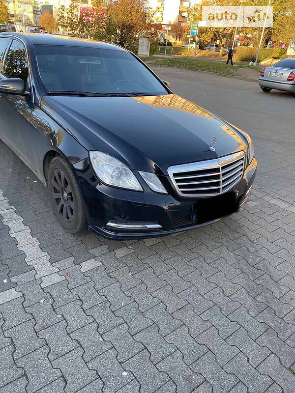 Седан Mercedes-Benz E-Class 2012 в Києві