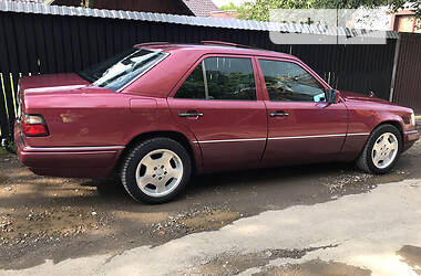 Седан Mercedes-Benz E-Class 1994 в Вижнице