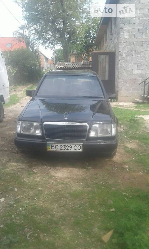 Седан Mercedes-Benz E-Class 1987 в 